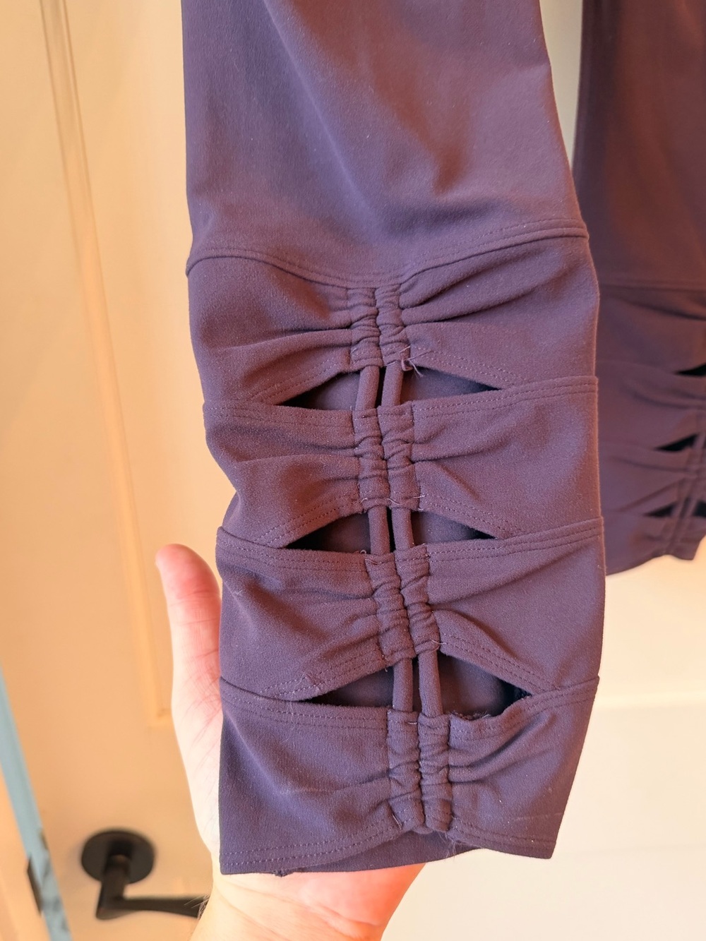 Athleta salutation stash pocket II cinch 7/8 tight - Picture 5 of 8